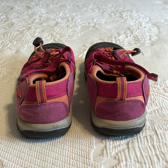 Keen sandal shoes, hiking/camping/outdoors, pink/orange, size 2 - Picture 6 of 9